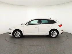 Weiß Gebraucht 2024 Skoda Scala Kleinwagen | 18.900 € (Guter Preis)