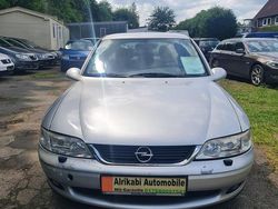 Silber Gebraucht 2003 Opel Vectra Limousine | 2.990 €