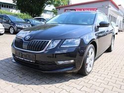 Schwarz Gebraucht 2018 Skoda Octavia Clever Kombi | 15.990 € (Fairer Preis)