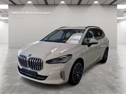 Weiß Gebraucht 2024 BMW 218 Active Tourer Luxury Line Van / Kleinbus | 37.495 € (Teuer)