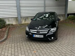 Schwarz Gebraucht 2012 Mercedes B180 Van / Kleinbus | 9.999 € (Fairer Preis)