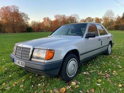 Silber Gebraucht 1989 Mercedes 200 Limousine | 2.900 €