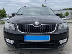Schwarz Gebraucht 2014 Skoda Octavia Kombi | 6.699 € (Guter Preis)