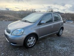 Silber Gebraucht 2004 Toyota Yaris Kleinwagen | 1.990 € (Guter Preis)