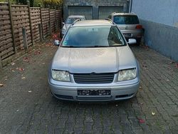 Silber Gebraucht 2001 VW Bora Limousine | 1.150 € (Fairer Preis)