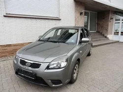 Silber Gebraucht 2011 Kia Rio Limousine | 1.750 € (Guter Preis)