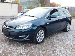 Grün Gebraucht 2015 Opel Astra Exklusiv Kombi | 4.599 € (Guter Preis)