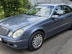 Hellblau Gebraucht 2002 Mercedes E240 Limousine | 2.550 € (Superpreis)