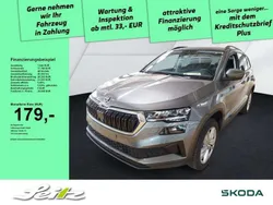 Graphitegrau metallic Gebraucht 2024 Skoda Karoq Selection SUV | 28.548 € (Guter Preis)