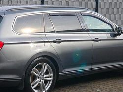 Grau Gebraucht 2016 VW Passat Kombi | 9.000 € (Fairer Preis)
