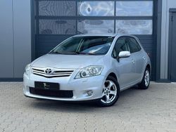Silber Gebraucht 2010 Toyota Auris Executive Limousine | 7.490 € (Etwas zu teuer)