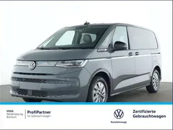 Grau Gebraucht 2023 VW Multivan Van / Kleinbus | 52.990 € (Fairer Preis)