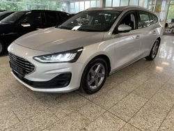 Schwarz, metallic Gebraucht 2023 Ford Focus Titanium Kombi | 18.485 € (Guter Preis)