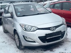 Silber Gebraucht 2012 Hyundai i20 Edition Kleinwagen | 4.499 € (Fairer Preis)