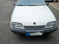 Weiß Gebraucht 1987 Opel Omega Limousine | 2.800 €
