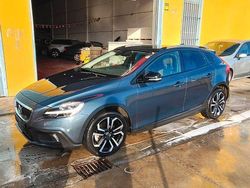 Blau Gebraucht 2017 Volvo V40 CC Kombi | 20.200 €