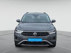 Indiumgrau metallic Gebraucht 2024 VW T-Roc Life SUV | 24.880 € (Fairer Preis)