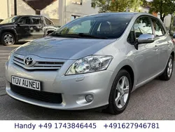 Silber Gebraucht 2010 Toyota Auris Executive Limousine | 7.490 € (Etwas zu teuer)