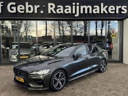 Grau Gebraucht 2022 Volvo S60 R-Design Limousine | 17.900 €