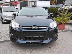 Blau Gebraucht 2012 Ford Focus Titanium Limousine | 8.490 € (Teuer)