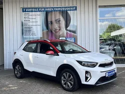 Schneeweiss/rot Gebraucht 2022 Kia Stonic SUV | 16.967 € (Guter Preis)