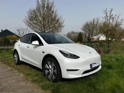 Weiß Gebraucht 2023 Tesla Model Y Long Range SUV | 45.500 €
