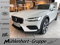 Weiß Gebraucht 2024 Volvo V60 CC Ultimate Kombi | 47.900 € (Teuer)