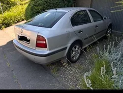 Silber Gebraucht 2000 Skoda Octavia Limousine | 900 € (Fairer Preis)