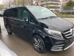 Schwarz Gebraucht 2017 Mercedes V250 Exclusive Van / Kleinbus | 49.490 € (Teuer)