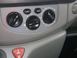 Weiß Gebraucht 2013 Opel Vivaro Van | 7.900 € (Etwas zu teuer)