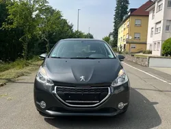 Grau Gebraucht 2015 Peugeot 208 Allure Kleinwagen | 6.100 € (Guter Preis)