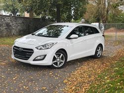 Weiß Gebraucht 2016 Hyundai i30 Passion Kombi | 5.199 € (Guter Preis)