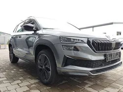 Stahlgrau stahlgrau Neu 2025 Skoda Karoq SportLine SUV | 38.472 € (Etwas zu teuer)