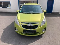 Grün Gebraucht 2011 Chevrolet Spark Kleinwagen | 2.999 €