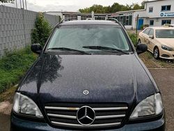 Schwarz Gebraucht 1999 Mercedes ML230 SUV | 3.500 € (Etwas zu teuer)