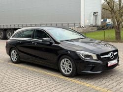 Kosmosschwarz Gebraucht 2015 Mercedes CLA200 Urban Kombi | 15.990 € (Fairer Preis)