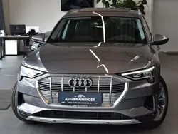 Grau Gebraucht 2022 Audi e-tron Advanced SUV | 30.900 € (Guter Preis)
