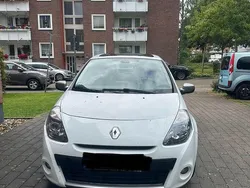 Weiß Gebraucht 2011 Renault Clio II Night&Day Limousine | 2.200 € (Guter Preis)