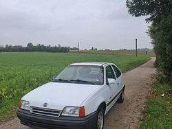 Weiß Gebraucht 1990 Opel Kadett Kleinwagen | 3.300 €