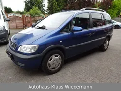 Blau Gebraucht 2002 Opel Zafira Selection Van / Kleinbus | 4.000 € (Teuer)