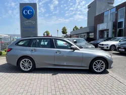 Skyscraper grau Gebraucht 2022 BMW 318 Kombi | 27.400 € (Fairer Preis)