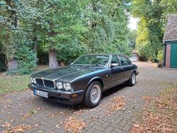 Grau Gebraucht 1993 Jaguar XJ40 Limousine | 13.300 €