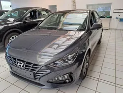 Grau Gebraucht 2023 Hyundai i30 Select Limousine | 17.490 € (Guter Preis)