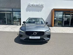 Grau Gebraucht 2021 Volvo V60 R-Design Kombi | 32.990 € (Fairer Preis)