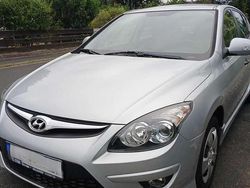 Silber Gebraucht 2011 Hyundai i30 Classic Limousine | 4.400 € (Etwas zu teuer)