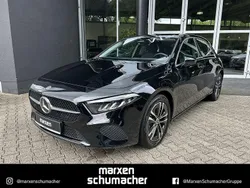 Lack kosmosschwarz Gebraucht 2024 Mercedes A180 Limousine | 33.480 € (Teuer)