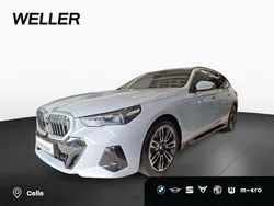 Brooklyn grau (grau) Gebraucht 2024 BMW 520 Comfort Edition Kombi | 51.350 € (Guter Preis)