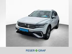 Pure white Gebraucht 2024 VW Tiguan Allspace Life SUV | 37.990 € (Guter Preis)