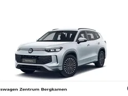 Oyster silver metallic Gebraucht 2025 VW Tayron Life SUV | 49.426 €