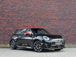Schwarz Gebraucht 2024 Mini Cooper Kleinwagen | 31.938 €